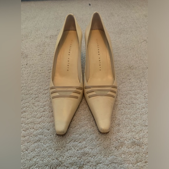 Martinez Valero cream leather pumps - Picture 3 of 4